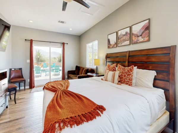 Gorgeous Palm Springs 5 Bedroom Home with Pool & Spa Sleeps 16